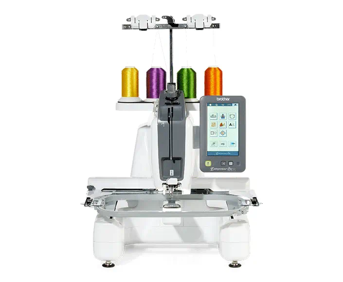 Nähmaschine Kempten - Weiße Stickmaschine mit einem digitalen Display und verschieden farbige Garnrollen