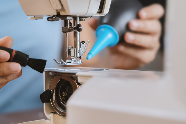 Nähmaschine Ulm - Wartung einer weissen Nähmaschine